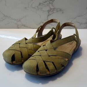 Earth Origins women’s NWOT beige Woven Slingback leatherSandals - size 7